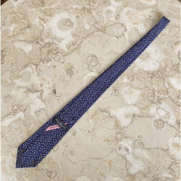 Salvatore Ferragamo Magnets & Hearts 100% Silk Tie - Picture 12 of 12